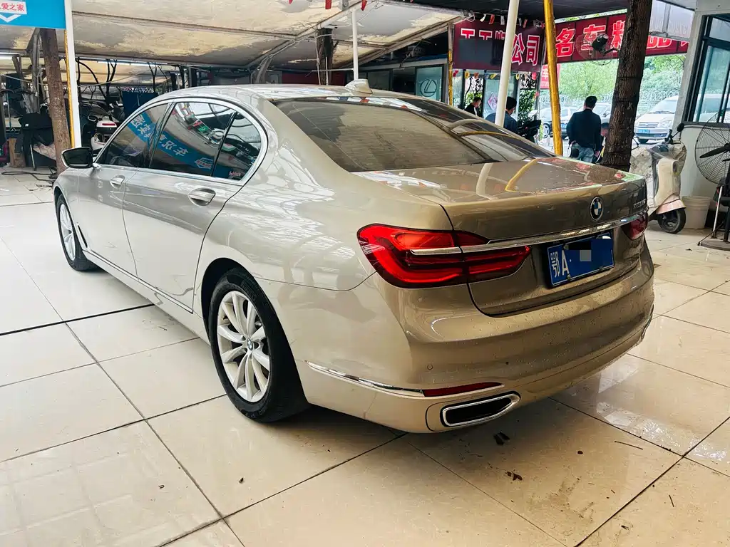 BMW 7 Series 2017 — фото 4