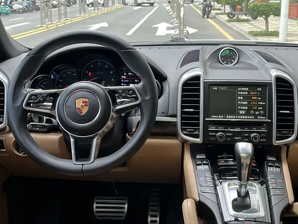 Porsche Cayenne 2016 — фото 13