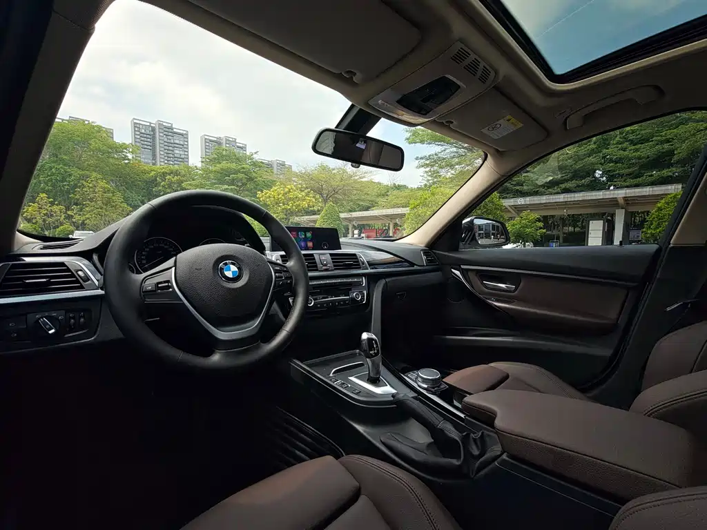 BMW 3 Series 2019 — фото 14