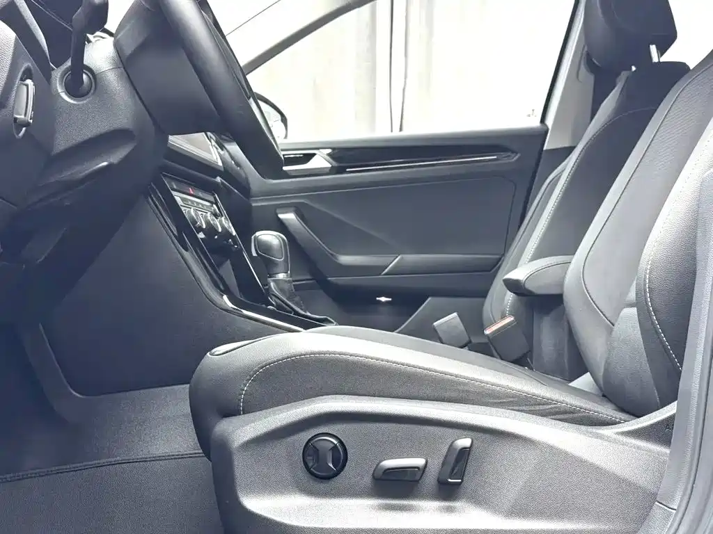 Volkswagen T-Roc 2022 — фото 4