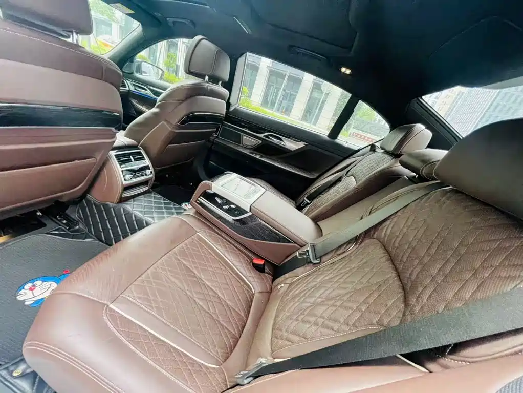 BMW 7 Series 2020 — фото 19