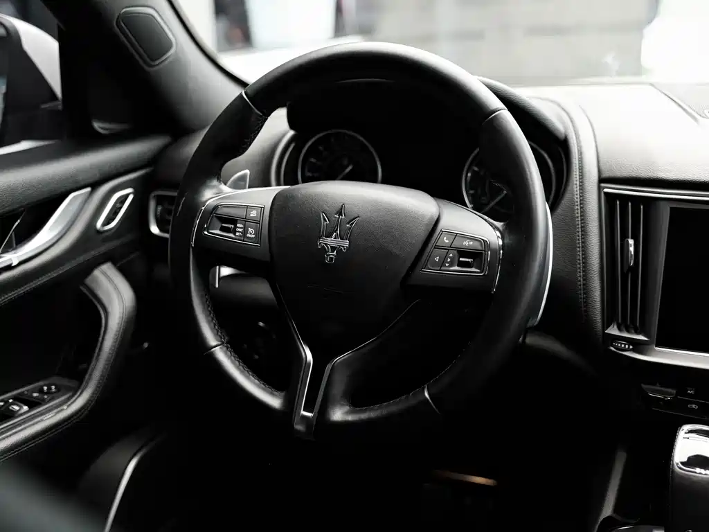 Maserati Levante 2023 — фото 7