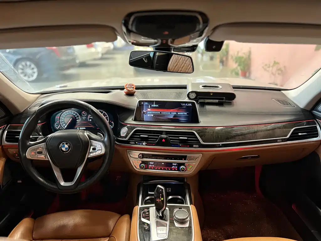 BMW 7 Series 2017 — фото 6