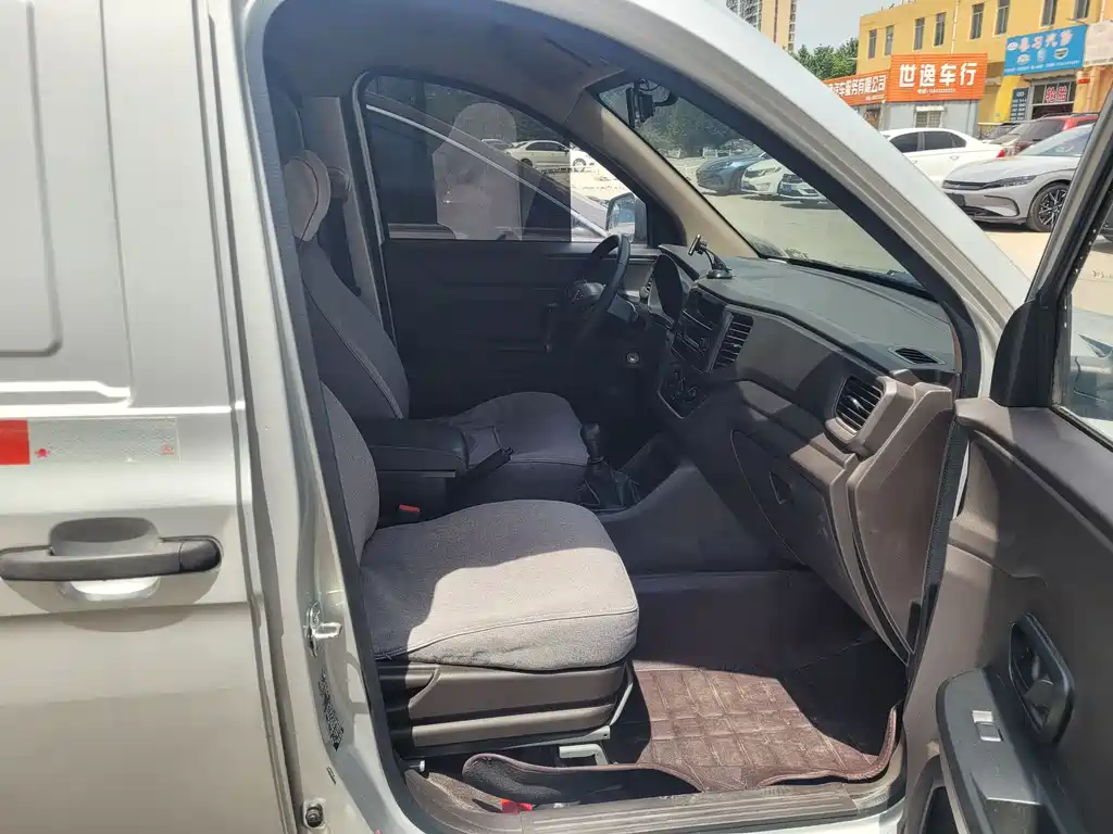 Wuling Hongguang V 2022