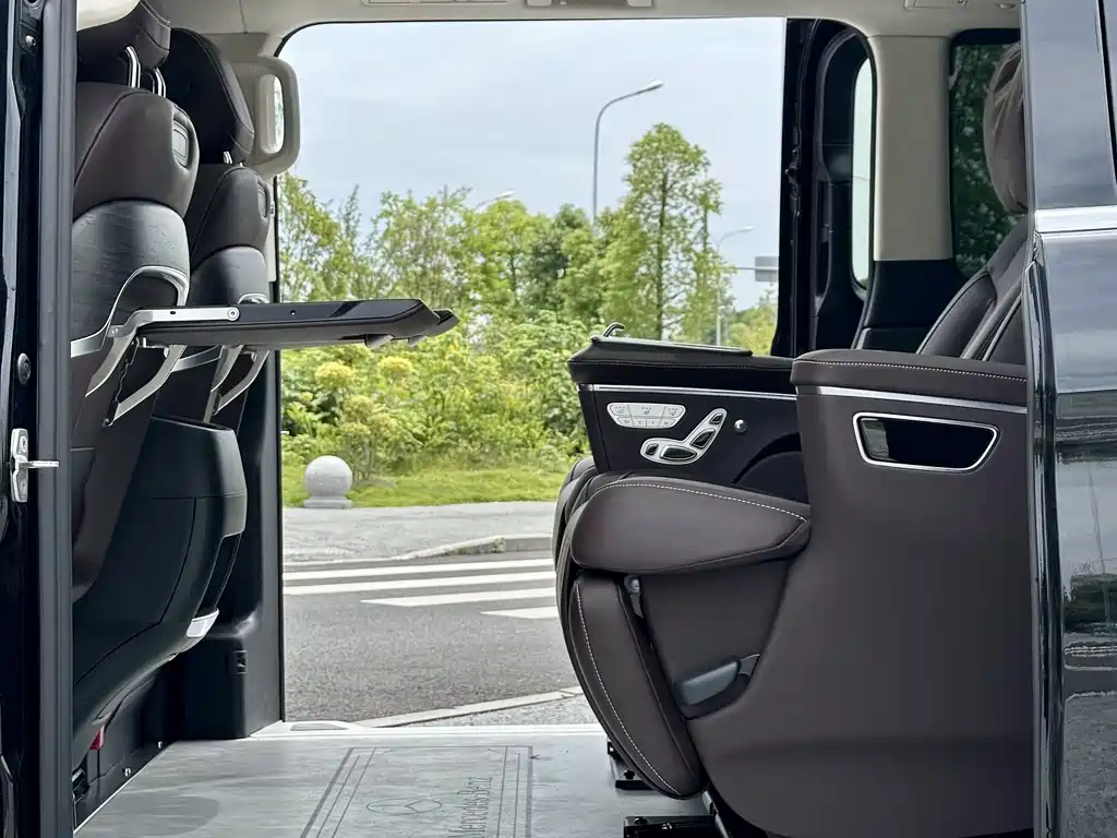 Mercedes-Benz V-Class 2025 — фото 12