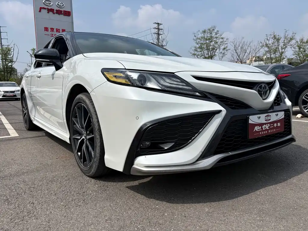 Toyota Camry 2021 — фото 3