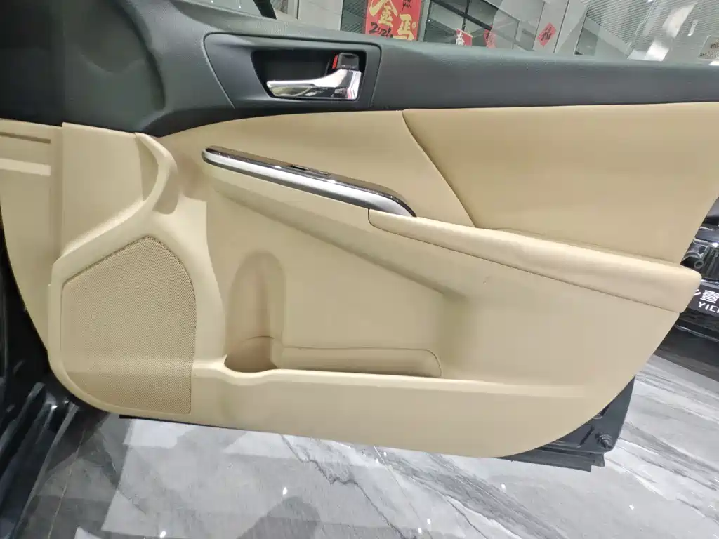 Toyota Camry 2015 — фото 10