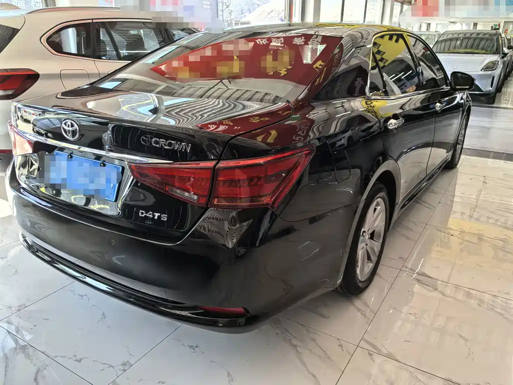 Toyota Crown 2018 — фото 6