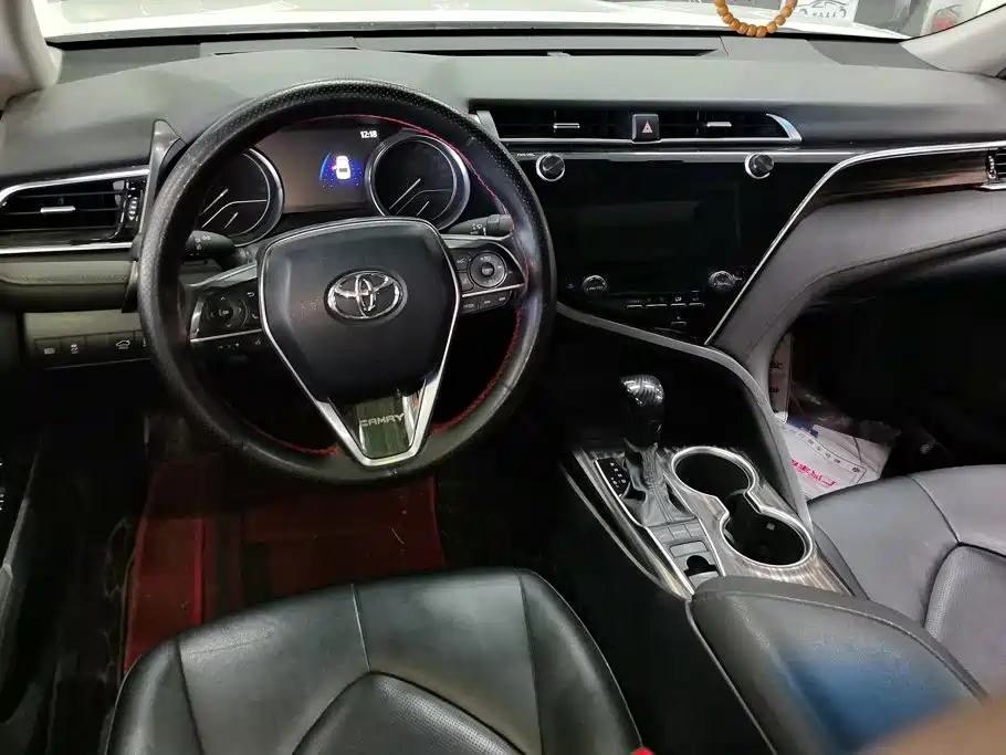 Toyota Camry 2020 — фото 12