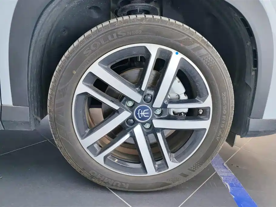 BYD L DM-i 2025 — фото 6