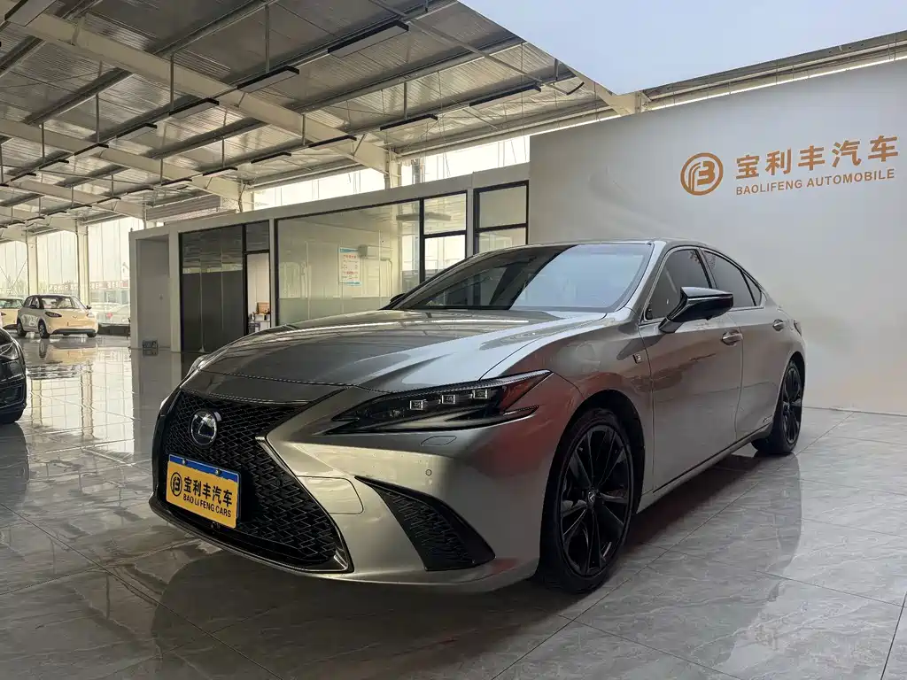 Lexus ES 2021