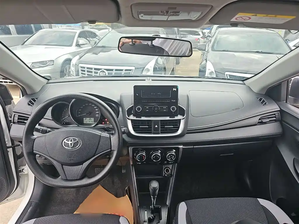 Toyota Yaris L 2021 — фото 10