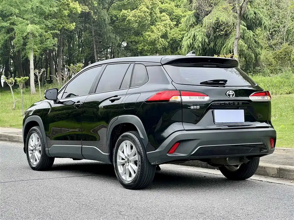 Toyota Corolla Cross 2023 — фото 6