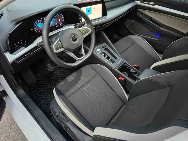 Volkswagen Golf 2024