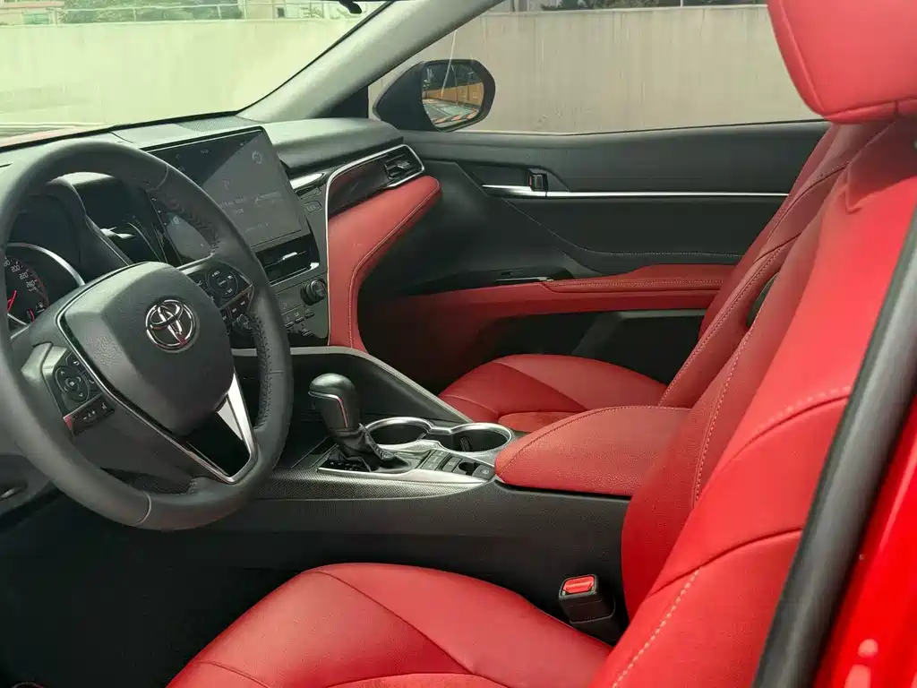 Toyota Camry 2022 — фото 4