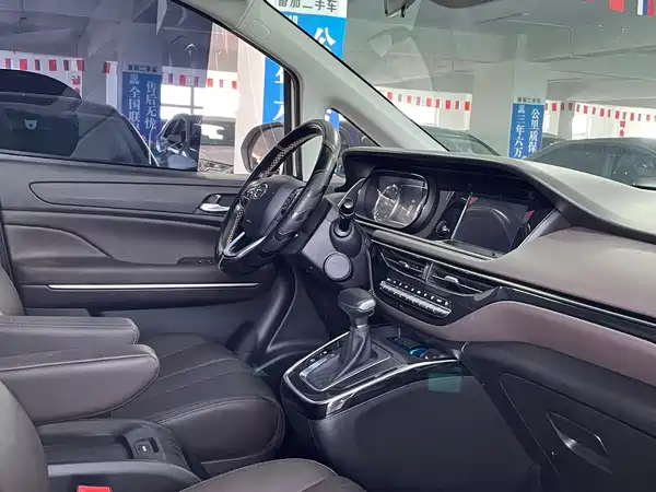 GAC Trumpchi M6 2020