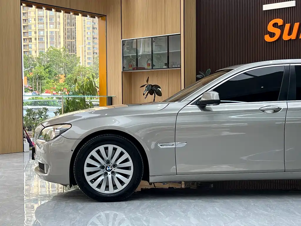 BMW 7 Series 2012 — фото 10
