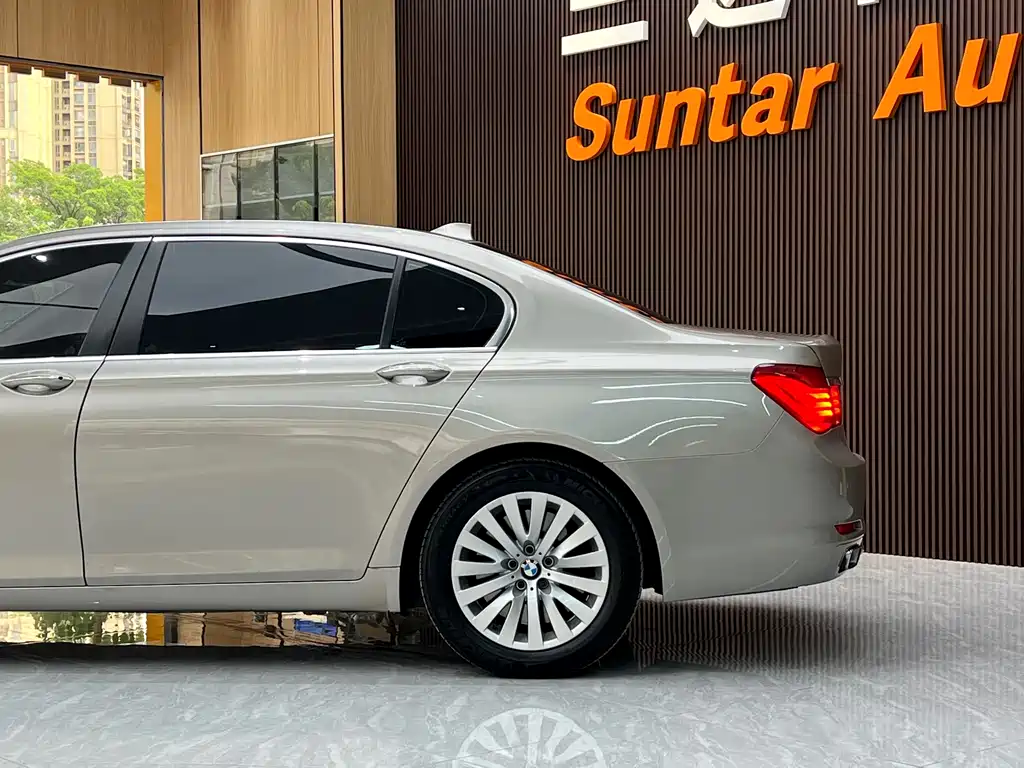 BMW 7 Series 2012 — фото 11