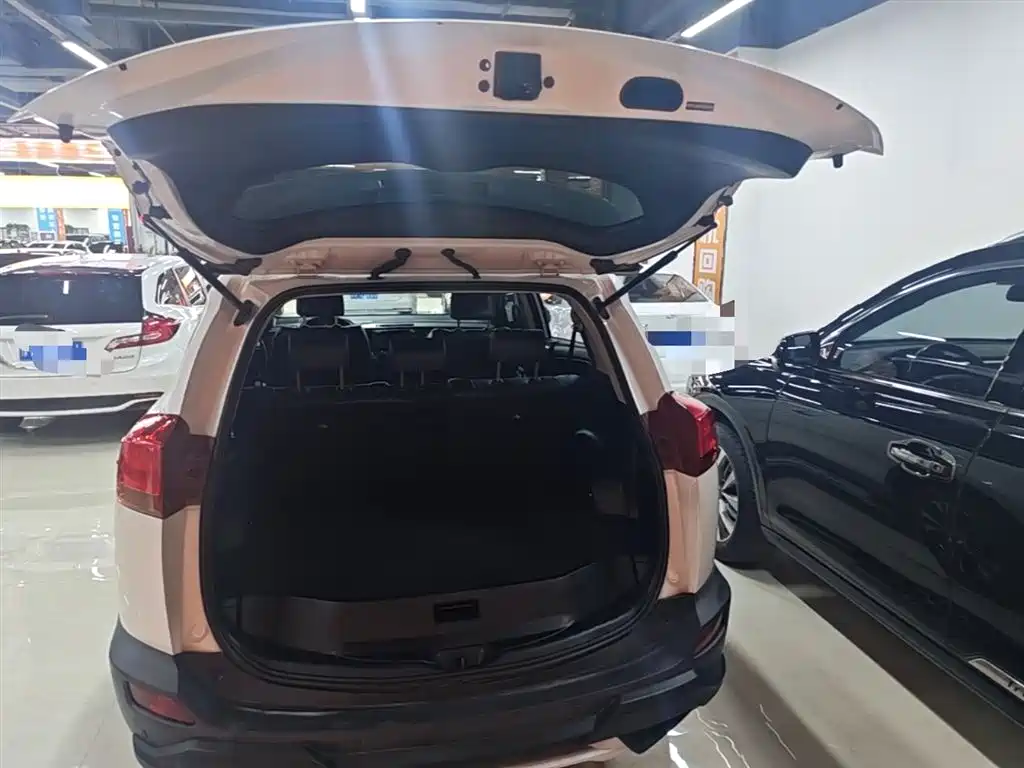 Toyota RAV4 2016 — фото 19