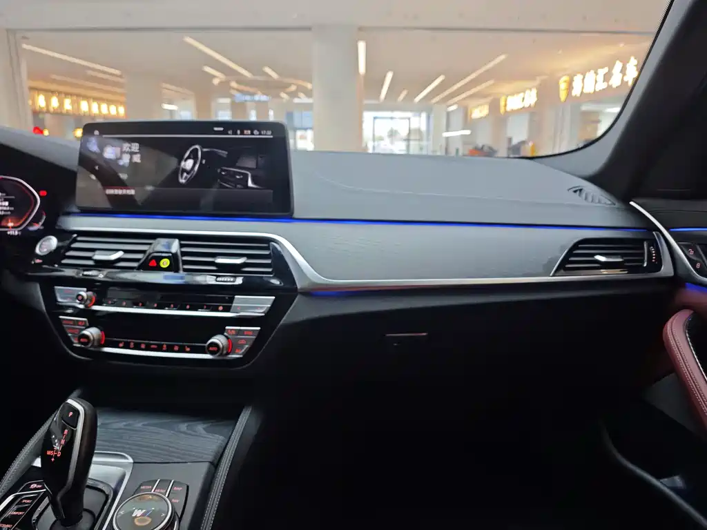 BMW 5 Series 2022 — фото 13