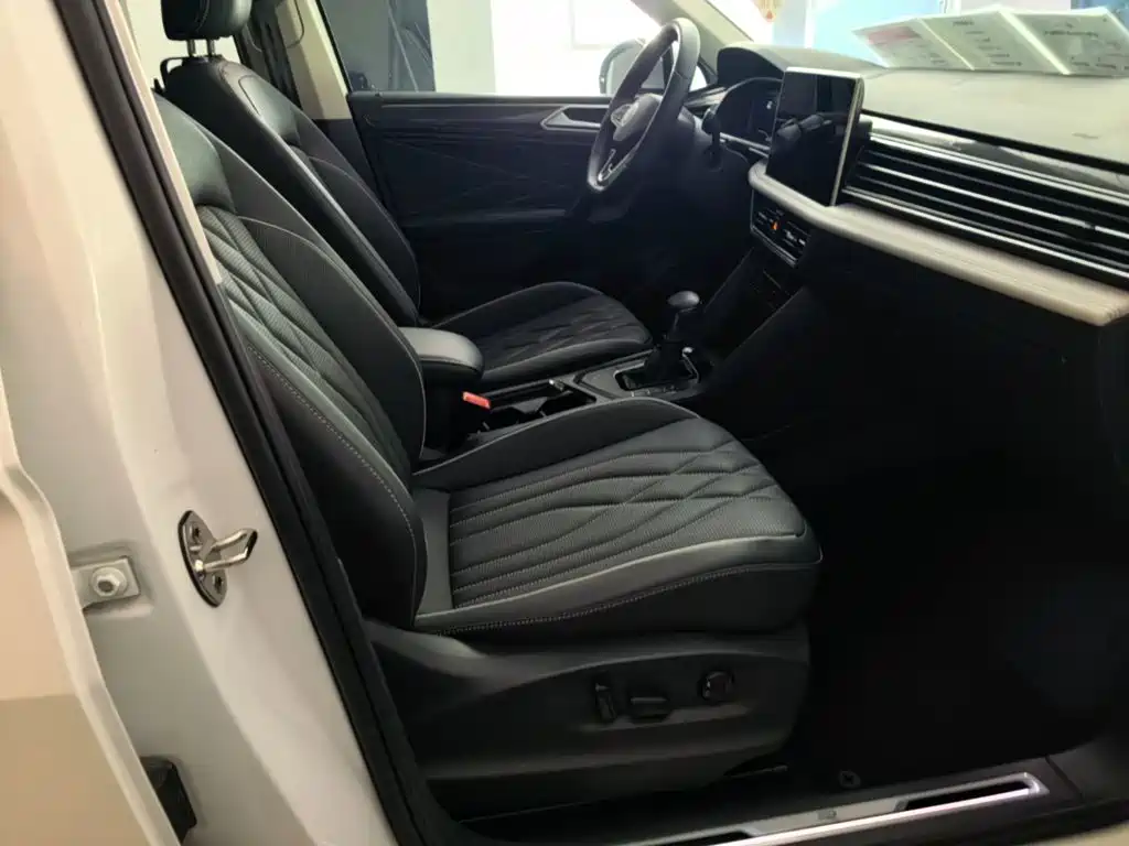 Volkswagen Tiguan L 2023 — фото 25