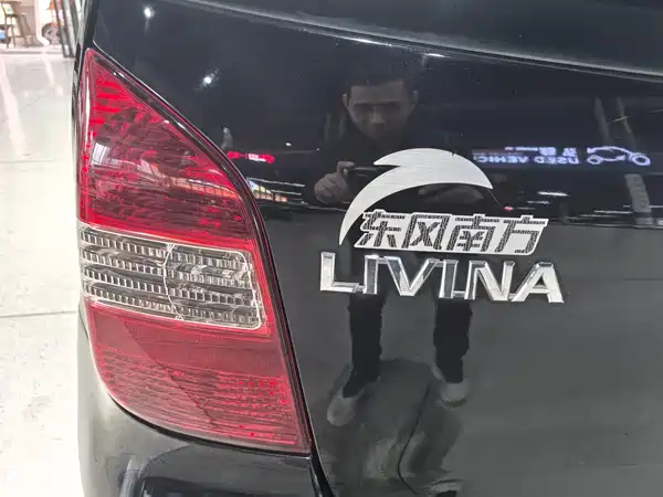 Nissan Livina 2012