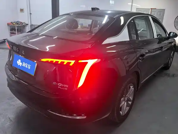 Hongqi E-QM5 2026