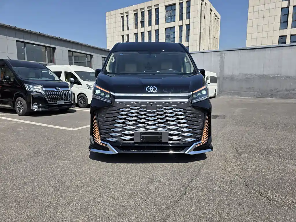 Toyota Hiace — фото 1