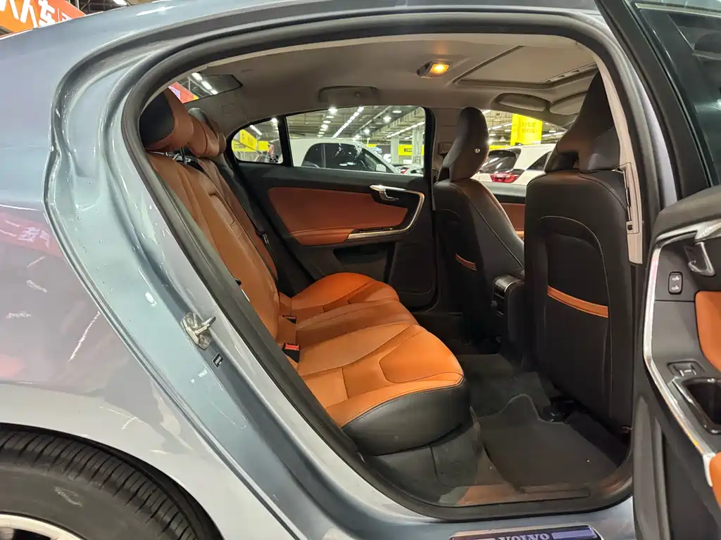 Volvo S60 2017 — фото 10