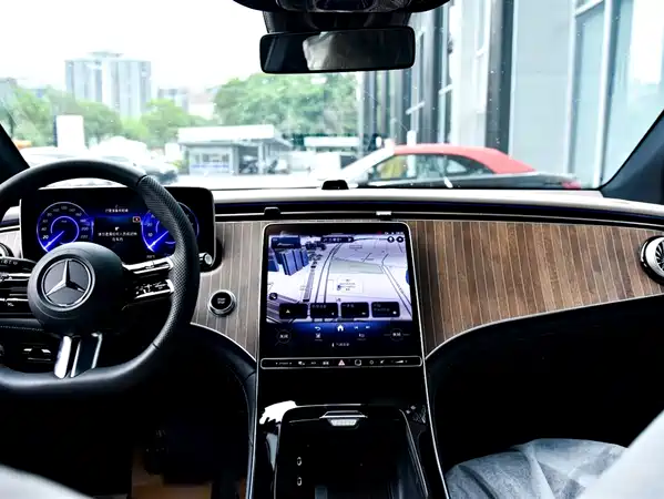 Mercedes-Benz EQE SUV 2025