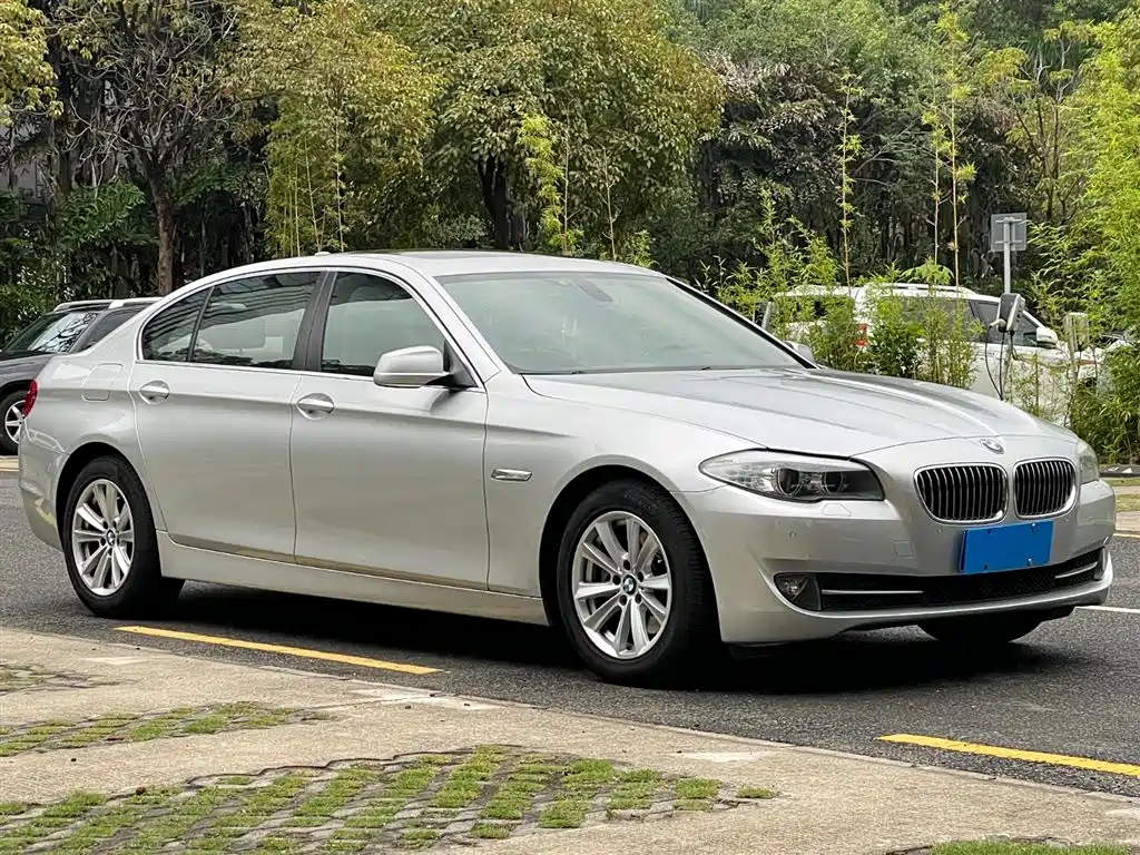 BMW 5 Series 2011 — фото 3