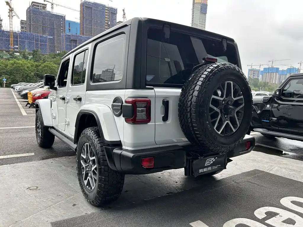 Jeep Wrangler 2023 — фото 14