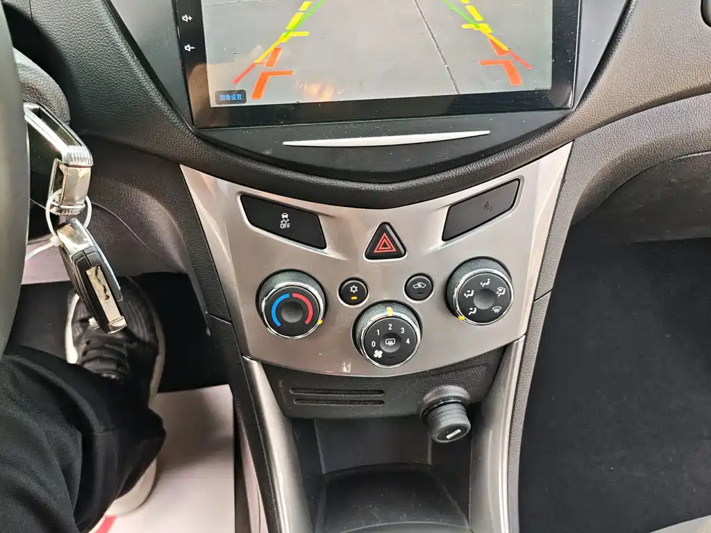 Chevrolet Trax 2015 — фото 15
