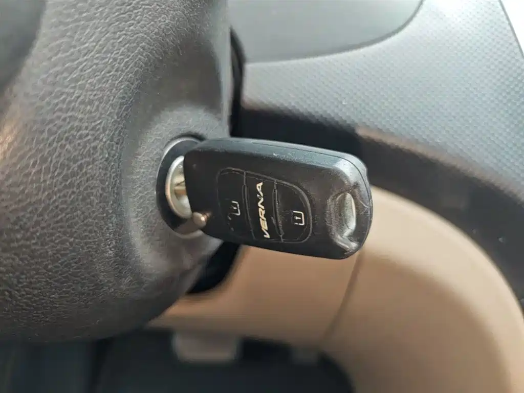 Hyundai Verna 2015 — фото 9