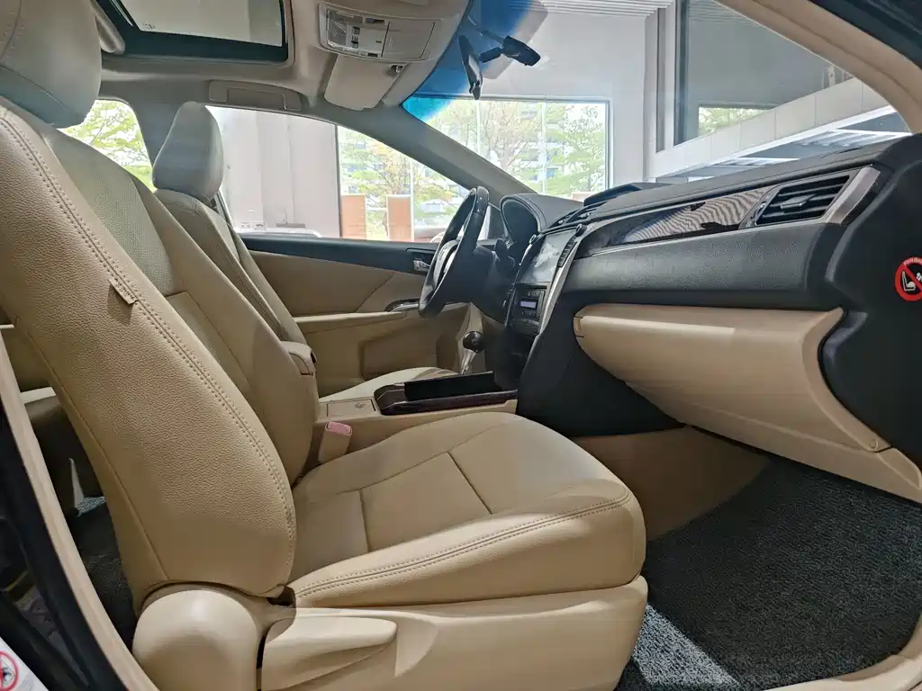 Toyota Camry 2015 — фото 11