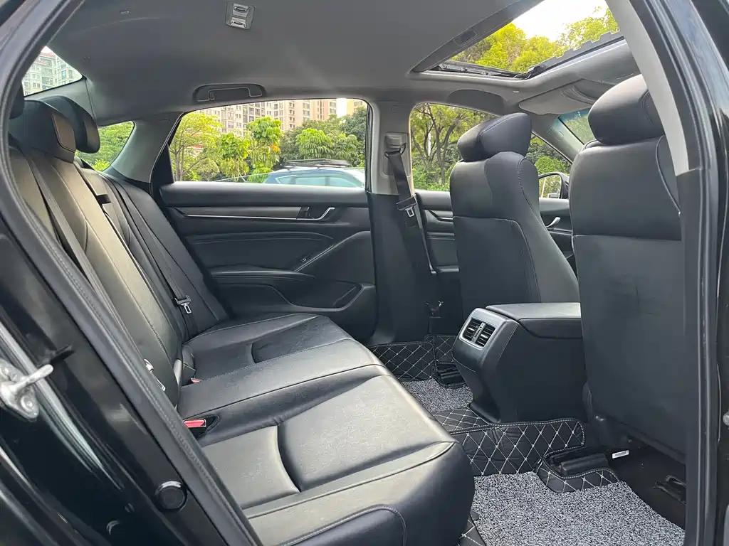 Honda Accord 2019 — фото 10