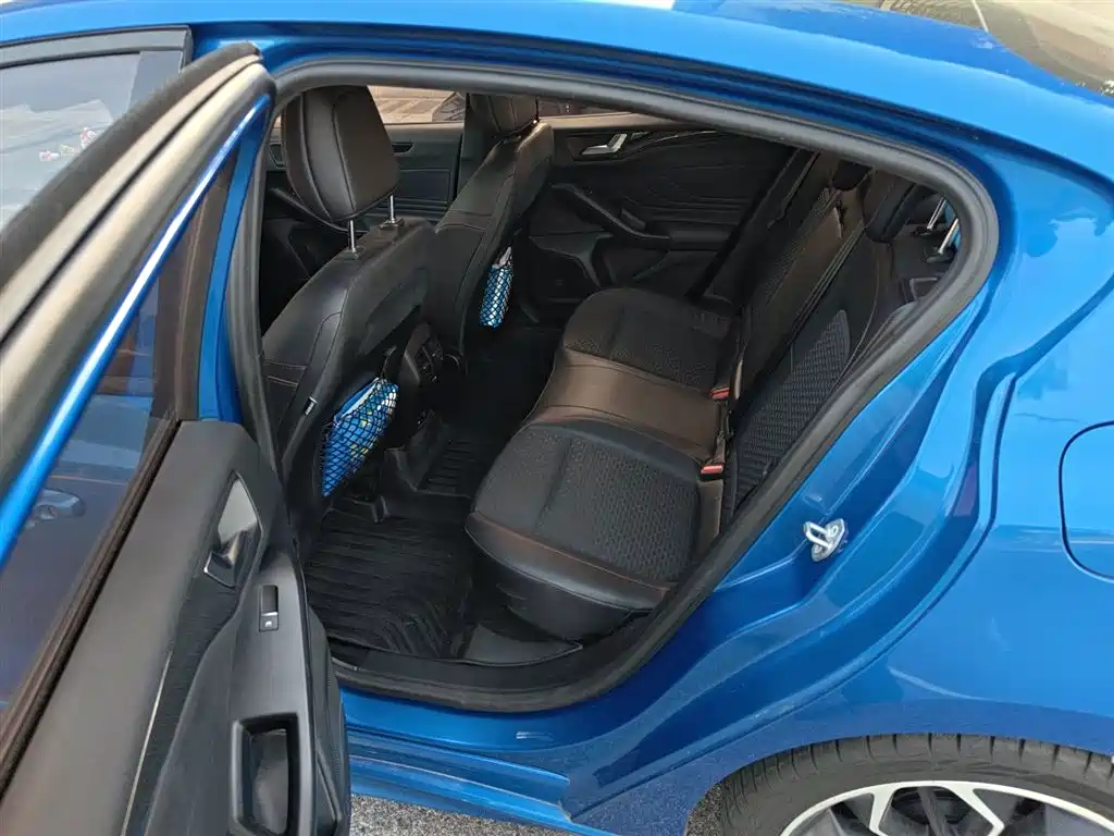 Ford Focus 2020 — фото 14