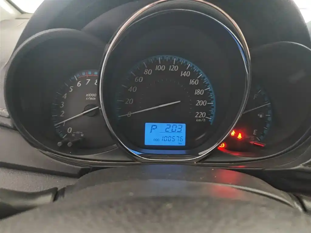 Toyota Yaris L 2016 — фото 12