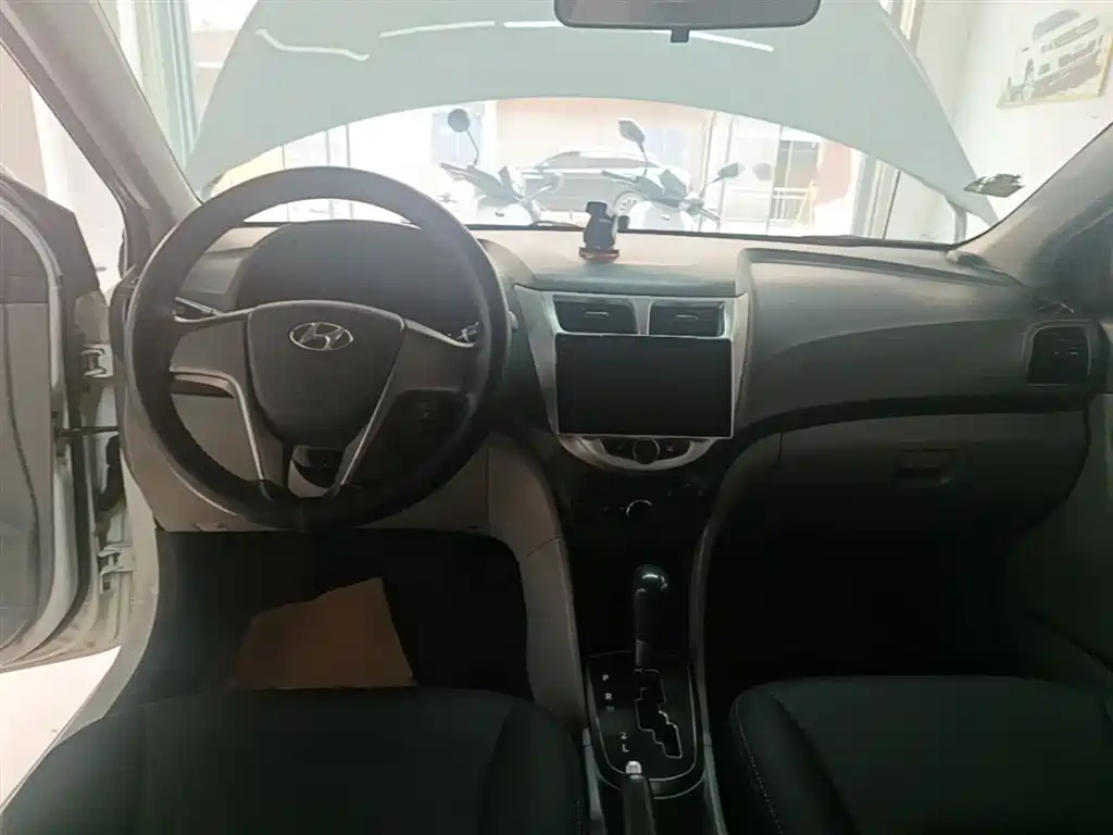 Hyundai Verna 2014 — фото 10