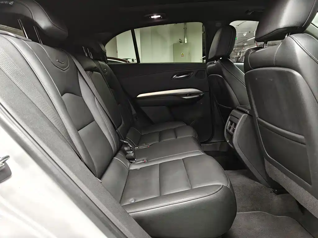 Cadillac XT4 2019 — фото 18