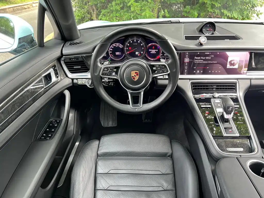 Porsche Panamera 2018 — фото 9