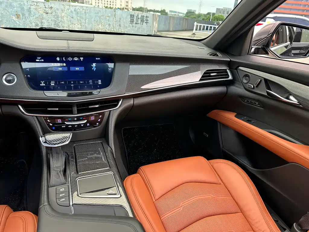Cadillac CT6 2018 — фото 36