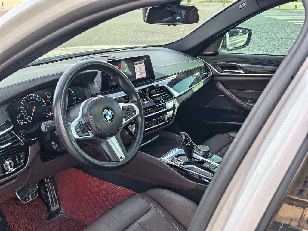 BMW 5 Series 2019 — фото 8