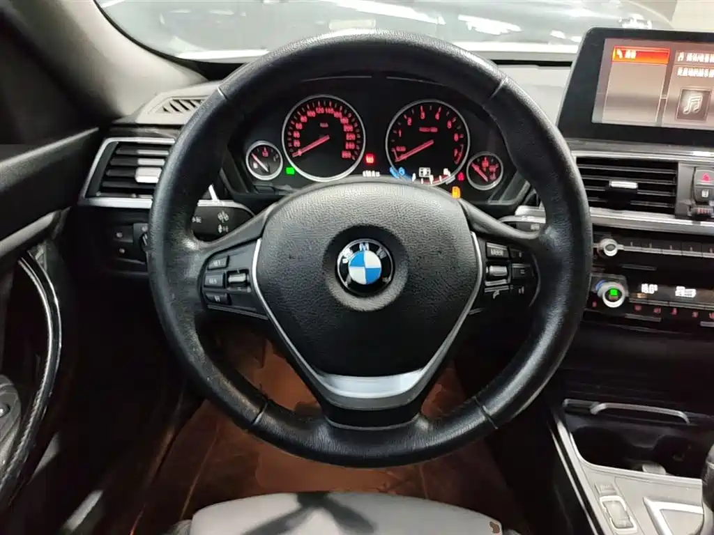 BMW 3 Series GT 2018 — фото 11