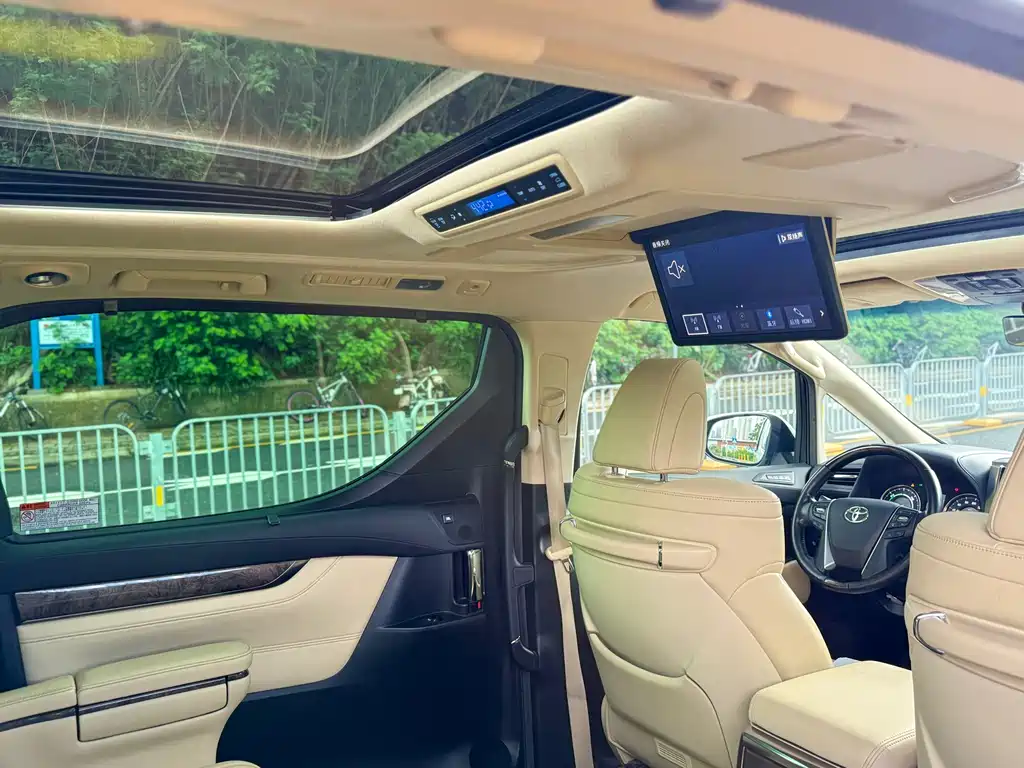 Toyota Alphard 2021 — фото 21