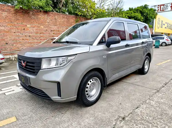 Wuling Hongguang PLUS 2022