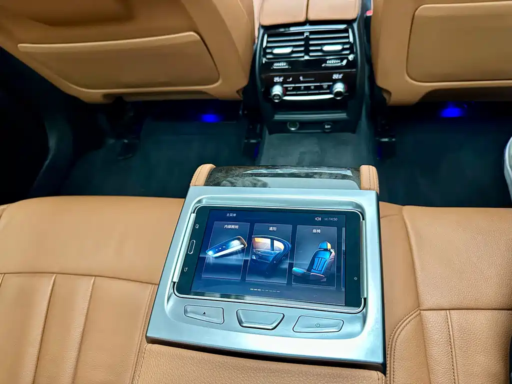 BMW 5 Series 2018 — фото 10