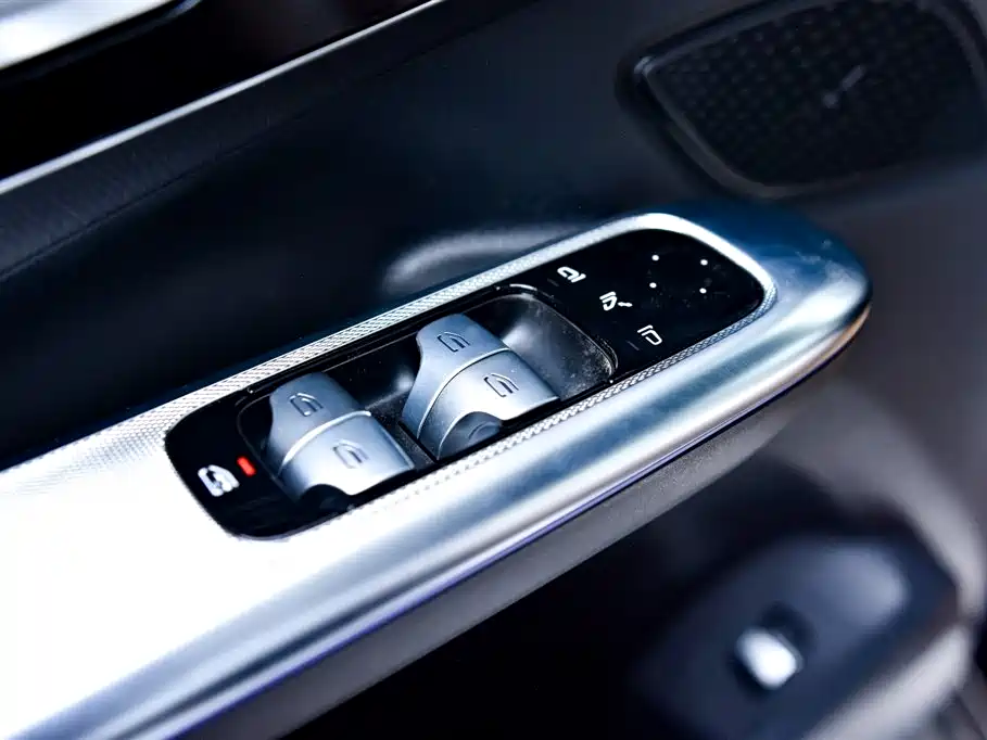 Mercedes-Benz EQE SUV 2025 — фото 14