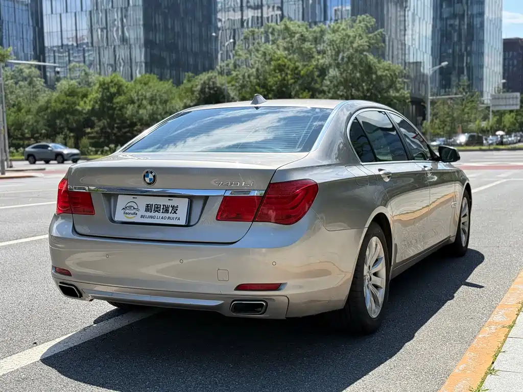 BMW 7 Series 2011 — фото 6