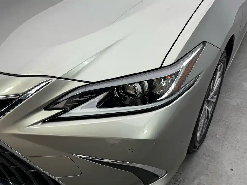 Lexus ES 2022 — фото 10